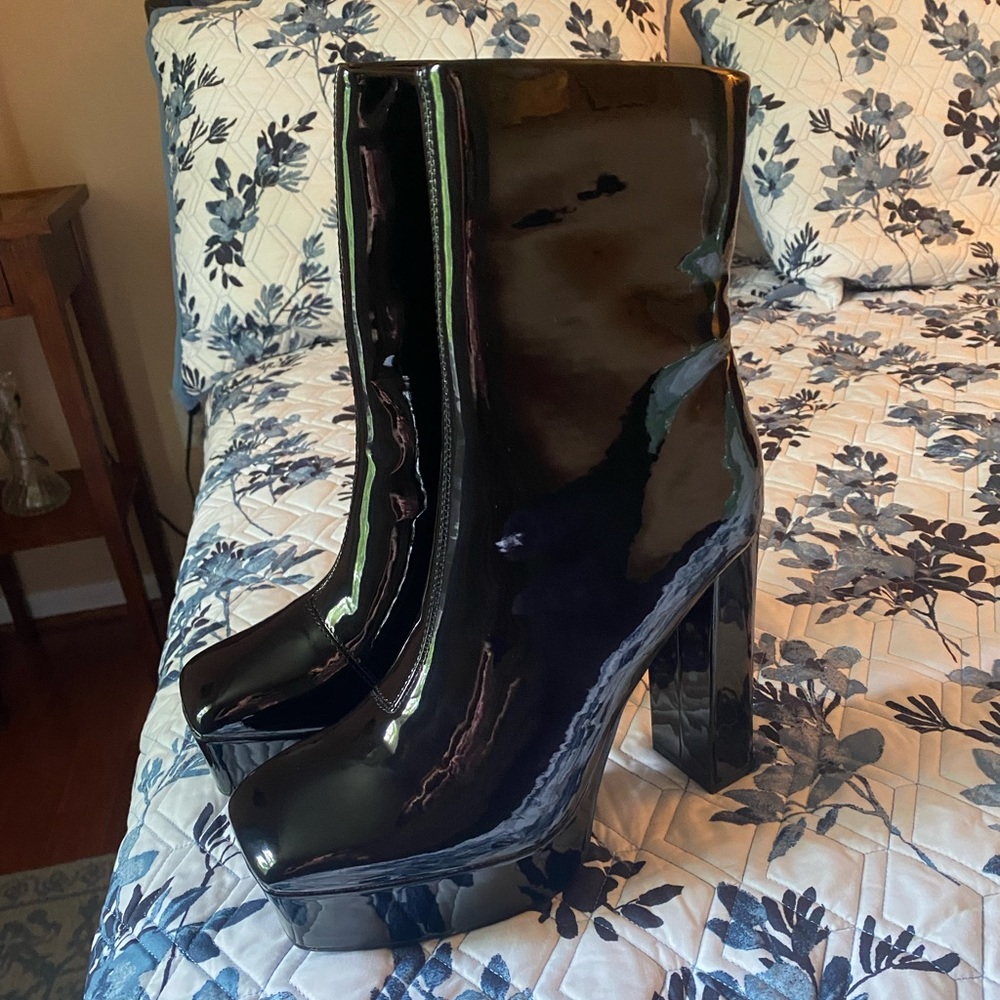 High heel boots